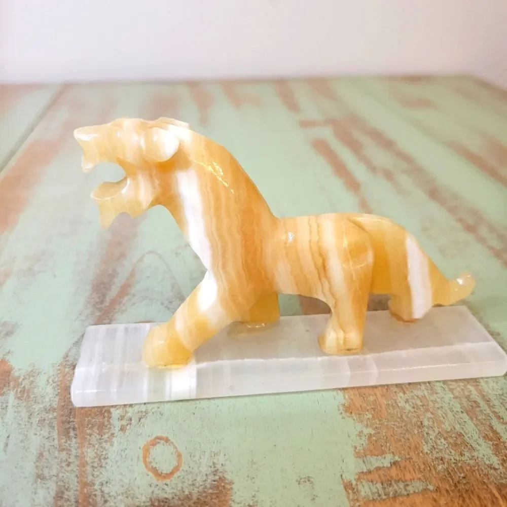 Vintage Natural Agate Lion Carved Stone Sculpture